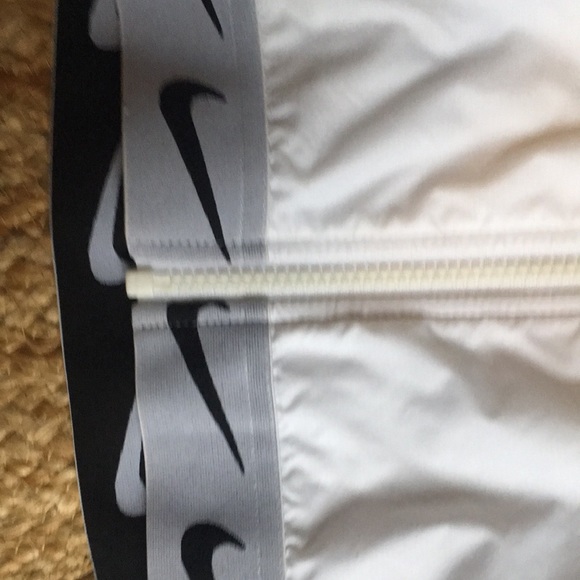 Girls Nike cropped jacket - Picture 2 of 3